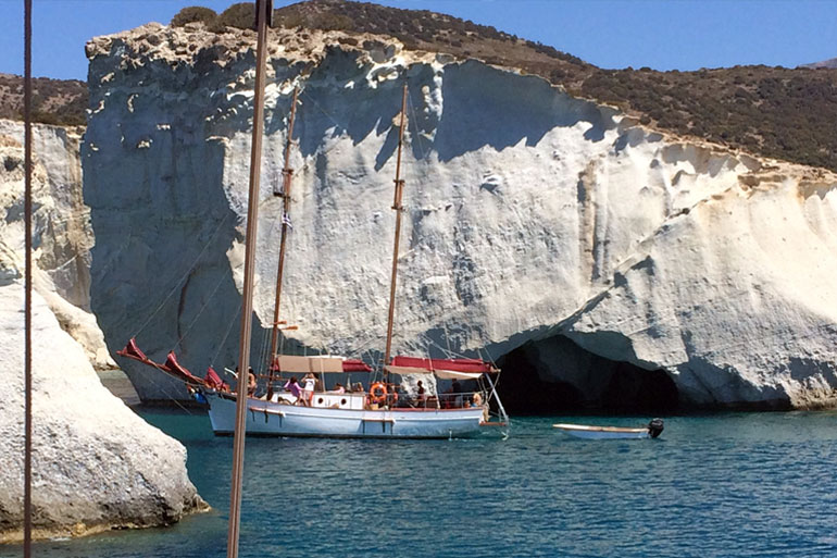 leloudo next to the sea caves
