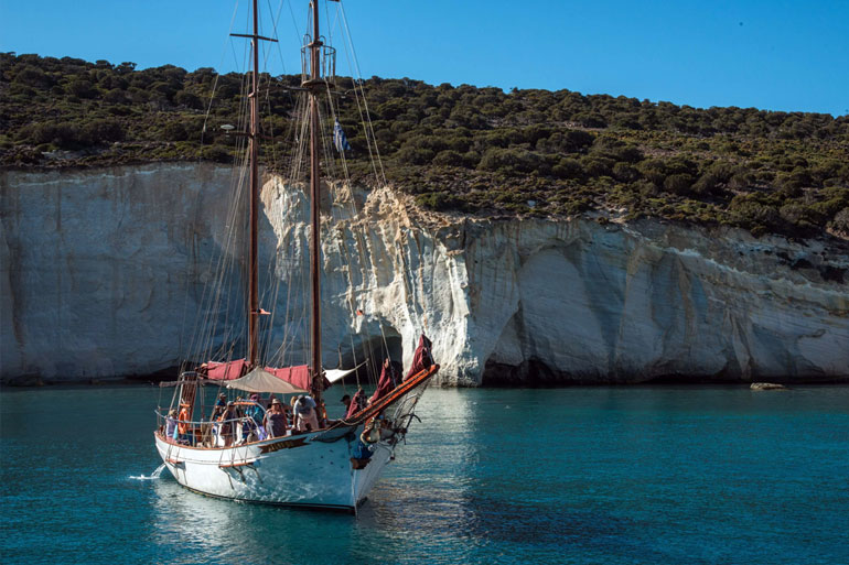 Sailing around milos